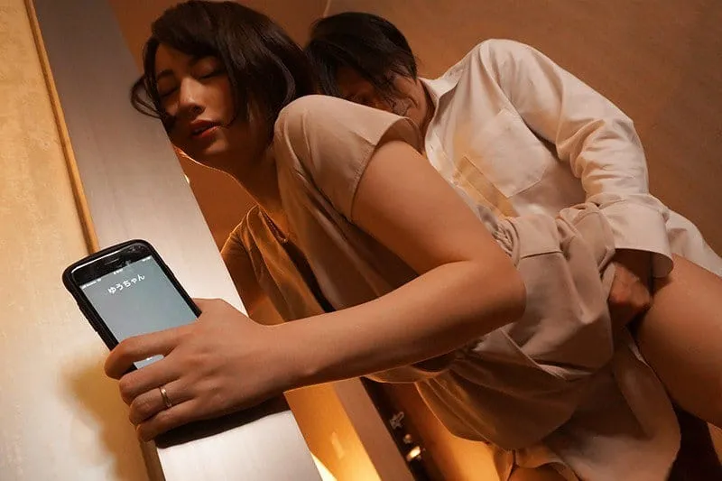 Cô vợ đi họp lớp rồi chịch với nyc mặc cho ông xã ở nhà chờ