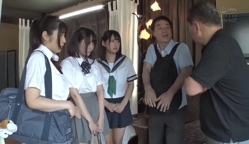 Thất nghiệp, ông bố khốn nạn dẫn 3 nữ nhi đi bán dâm