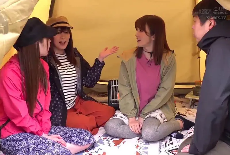 Chuyện lạ đời, anh xã thay vợ yêu đi cắm trại với mấy cô bạn của vợ yêu ở khu phố…