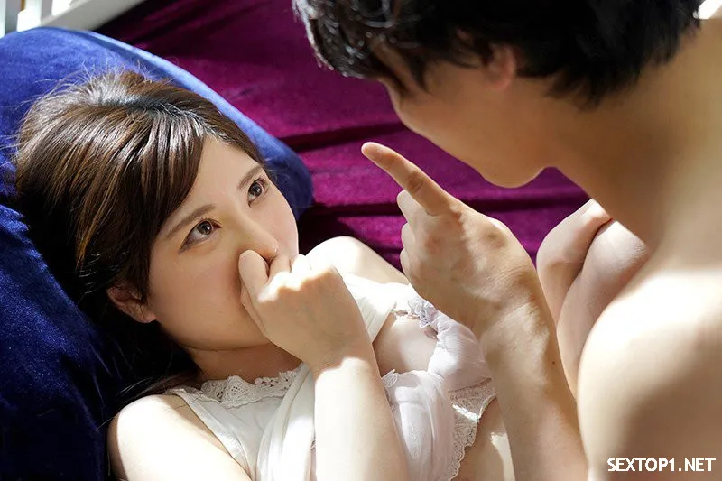 Dẫn bạn về nhà, bị bạn đụ luôn vợ yêu của mình