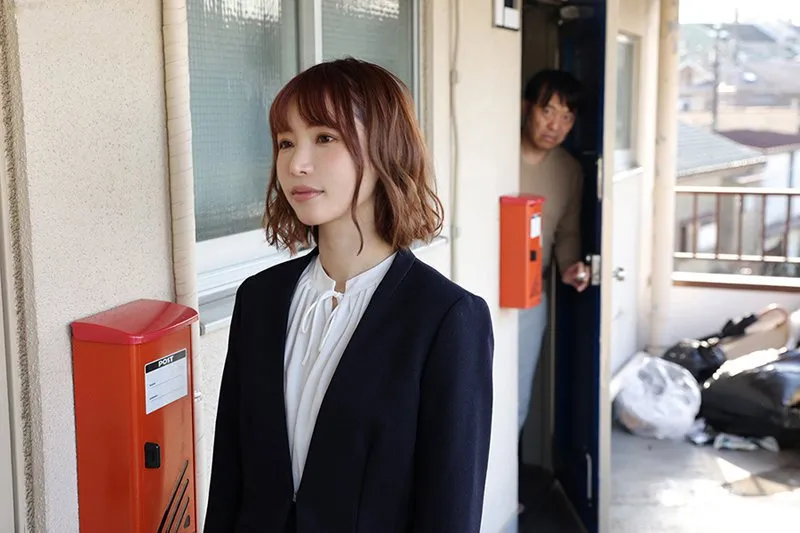 Gã nhà đối diện biến thái thường xuyên nghe tiếng rên của đôi bà xã chồng trẻ cạnh bên