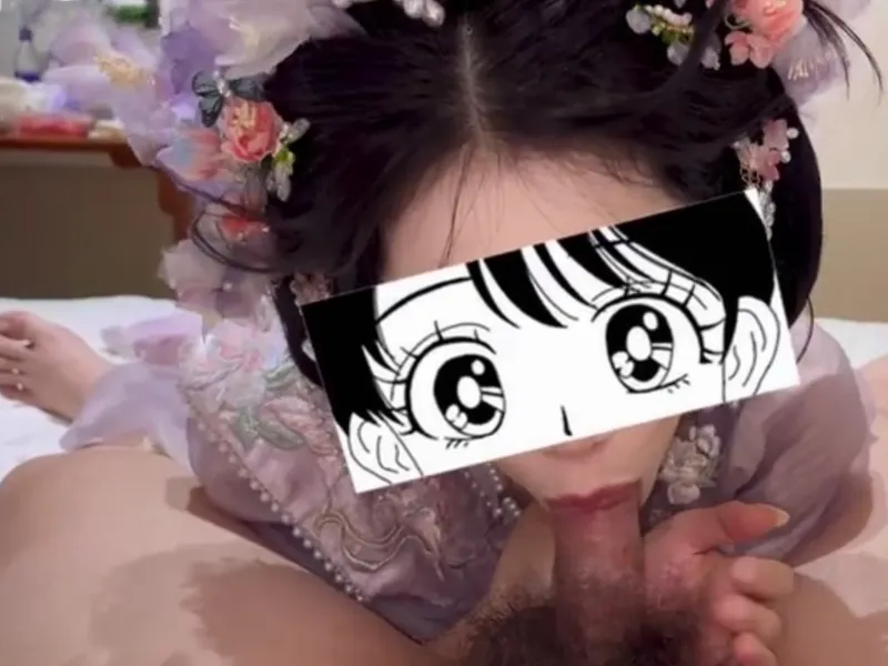 Gái xinh trong bộ đồ cục vàng mút của quý cực đã